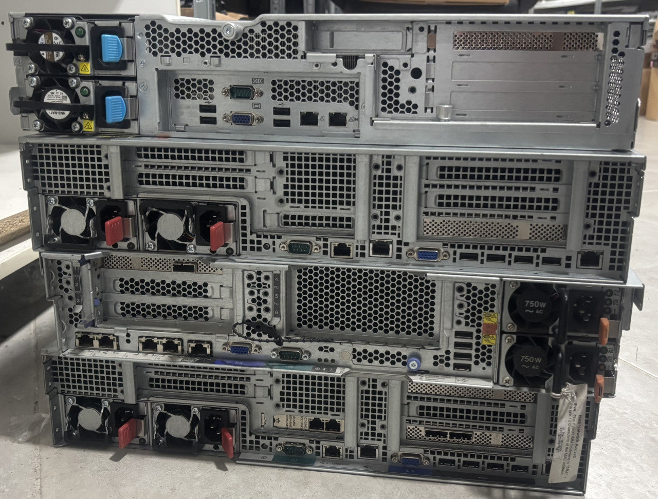 Lenovo ThinkServer - Više konfiguracija na stanju