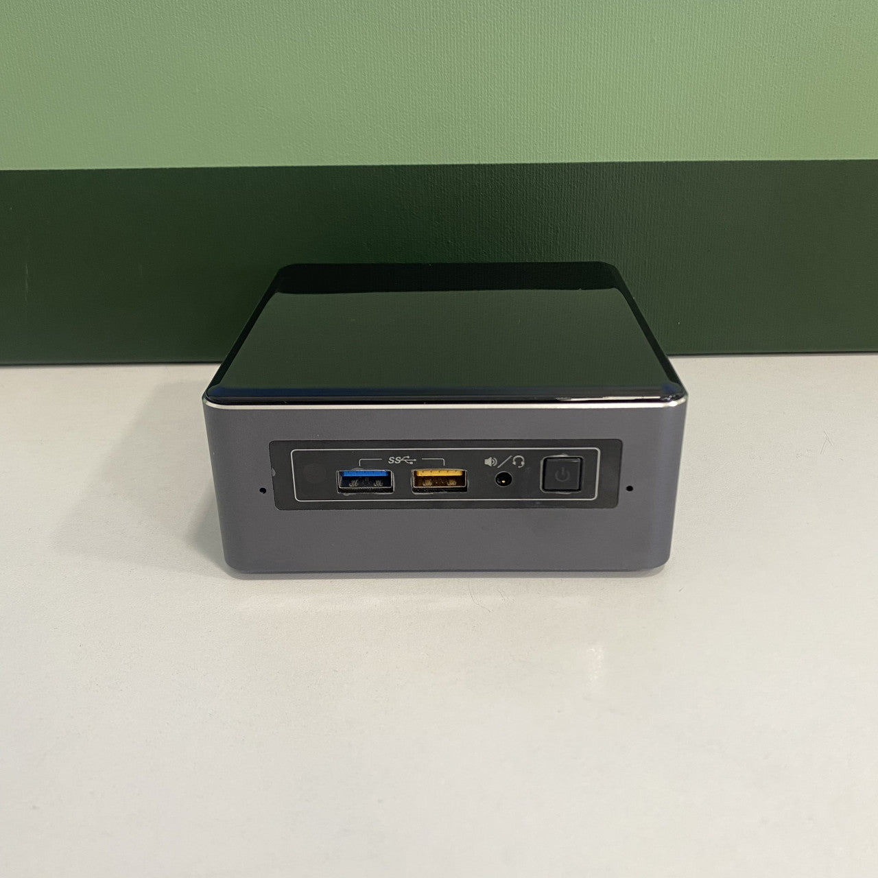 Intel NUC 7i5BNH Mini PC i5-7260U 8/256GB