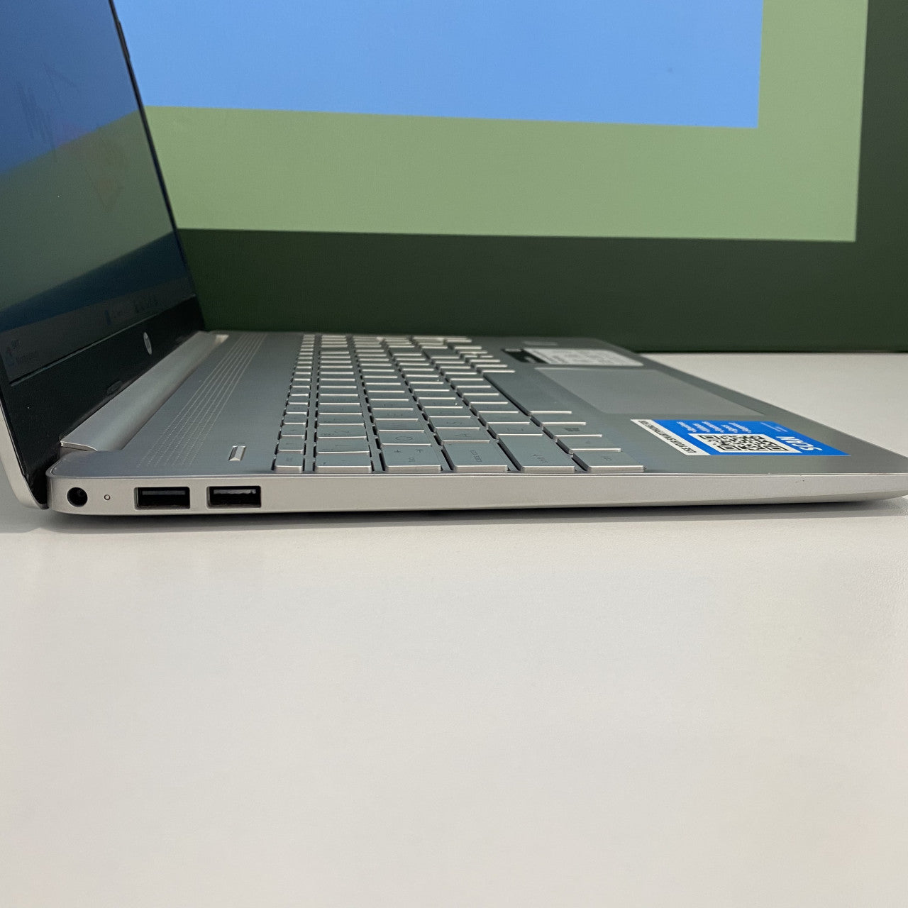 HP DY 1036 NR i3-1005G1 16/256GB